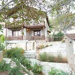 Theasis Suites-Ορεινή Φιλοξενία 4*