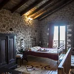 Theasis Suites-Ορεινή Φιλοξενία
