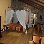 Theasis Suites-Ορεινή Φιλοξενία Guest house