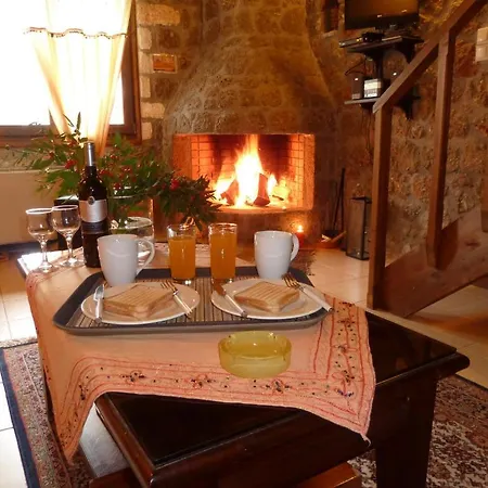 Theasis Suites-ορεινή φιλοξενία 4*