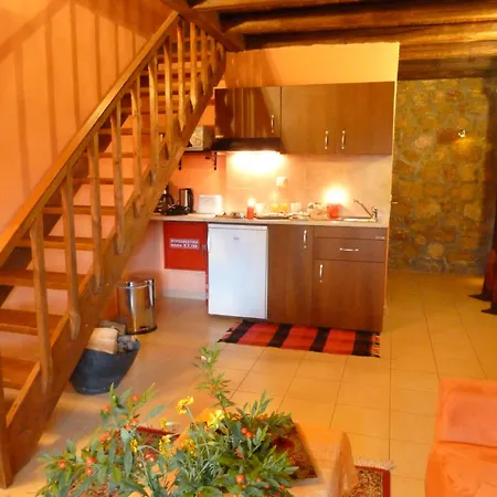 Theasis Suites-Ορεινή Φιλοξενία Gasthof 4*