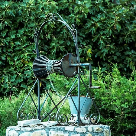 Πανσιόν θέασις Κάτω Τρίκαλα Κορινθίας