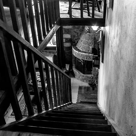 Gasthuis Theasis Suites-ορεινή φιλοξενία