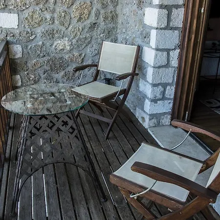 Gasthuis Theasis Suites-ορεινή φιλοξενία