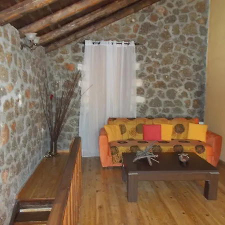 Theasis Suites-ορεινή φιλοξενία