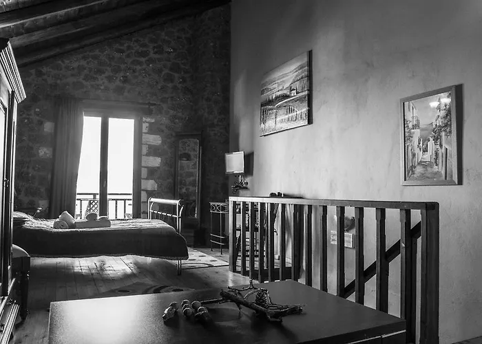 Theasis Suites-ορεινή φιλοξενία 4*