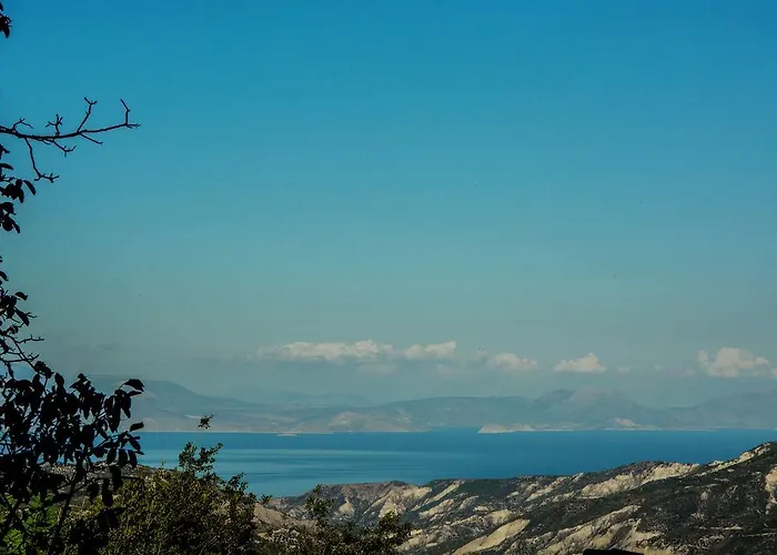 Guest house Theasis Suites-Ορεινή Φιλοξενία Kato Sinikia Trikalon